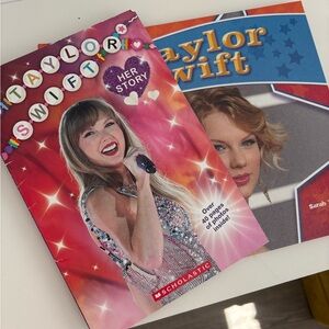Scholastic Taylor Swift Books / 2 pack